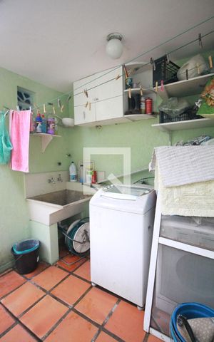 Casa à venda com 201m², 3 quartos e 3 vagasarea de serviço