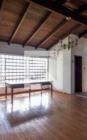 Casa à venda com 370m², 4 quartos e 3 vagas Casa à venda com 370m², 4 quartos e 3 vagasSala