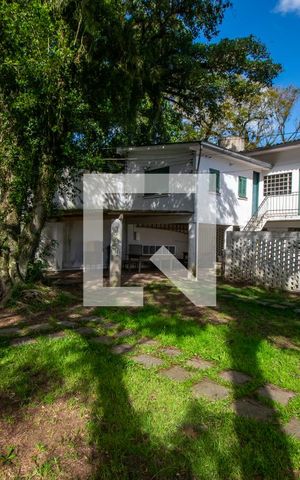 Casa à venda com 370m², 4 quartos e 3 vagas Casa à venda com 370m², 4 quartos e 3 vagasÁrea Externa