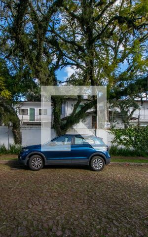 Casa à venda com 370m², 4 quartos e 3 vagas Casa à venda com 370m², 4 quartos e 3 vagasFachada