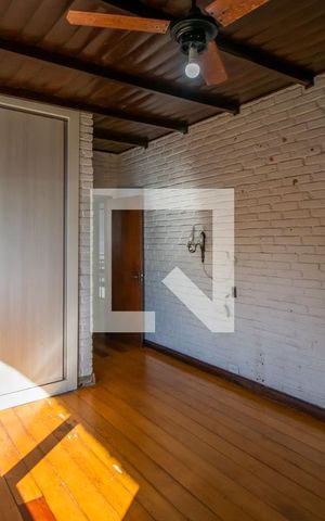 Casa à venda com 370m², 4 quartos e 3 vagas Casa à venda com 370m², 4 quartos e 3 vagasSuíte