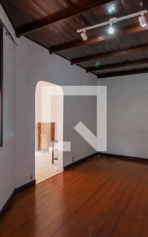 Casa à venda com 370m², 4 quartos e 3 vagas Casa à venda com 370m², 4 quartos e 3 vagasQuarto 2
