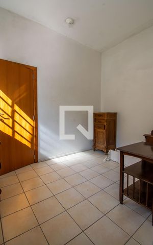 Casa à venda com 370m², 4 quartos e 3 vagas Casa à venda com 370m², 4 quartos e 3 vagasQuarto 2