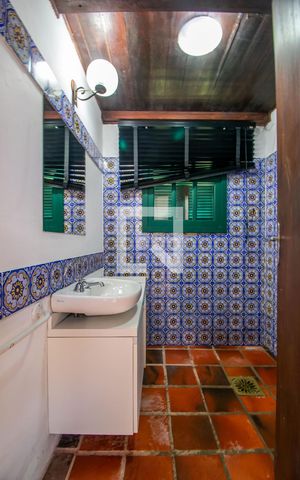 Casa à venda com 370m², 4 quartos e 3 vagas Casa à venda com 370m², 4 quartos e 3 vagasLavabo