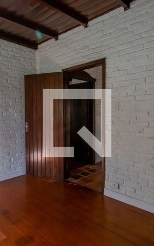 Casa à venda com 370m², 4 quartos e 3 vagas Casa à venda com 370m², 4 quartos e 3 vagasQuarto 1