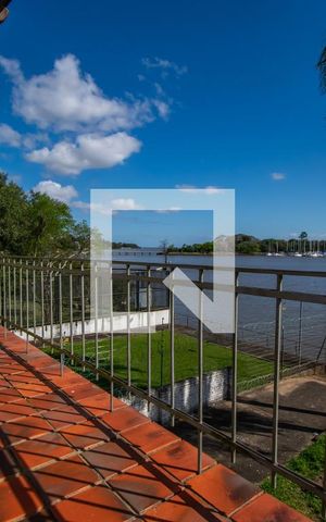 Casa à venda com 370m², 4 quartos e 3 vagas Casa à venda com 370m², 4 quartos e 3 vagasVaranda