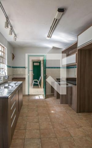 Casa à venda com 370m², 4 quartos e 3 vagas Casa à venda com 370m², 4 quartos e 3 vagasCozinha