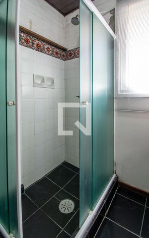 Casa à venda com 370m², 4 quartos e 3 vagas Casa à venda com 370m², 4 quartos e 3 vagasBanheiro da Suíte