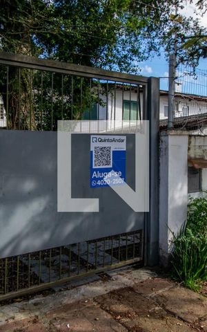Casa à venda com 370m², 4 quartos e 3 vagas Casa à venda com 370m², 4 quartos e 3 vagasFachada
