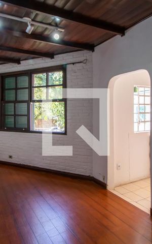 Casa à venda com 370m², 4 quartos e 3 vagas Casa à venda com 370m², 4 quartos e 3 vagasQuarto 2