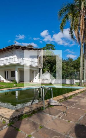 Casa à venda com 370m², 4 quartos e 3 vagas Casa à venda com 370m², 4 quartos e 3 vagasÁrea Externa