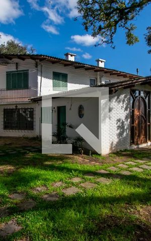 Casa à venda com 370m², 4 quartos e 3 vagas Casa à venda com 370m², 4 quartos e 3 vagasÁrea Externa