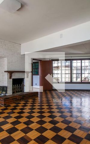Casa à venda com 370m², 4 quartos e 3 vagas Casa à venda com 370m², 4 quartos e 3 vagasSala