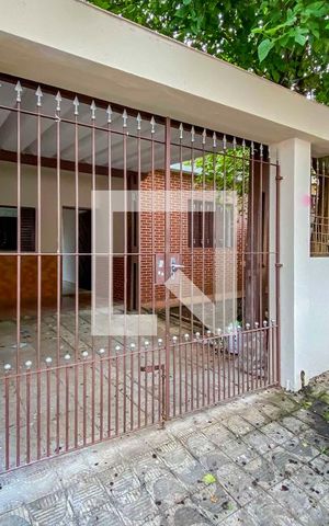 Casa para alugar com 119m², 3 quartos e 1 vaga Casa para alugar com 119m², 3 quartos e 1 vagaFachada