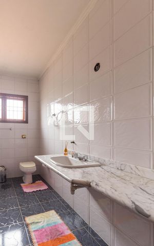 Casa para alugar com 400m², 5 quartos e 5 vagasBanheiro da Suíte 1