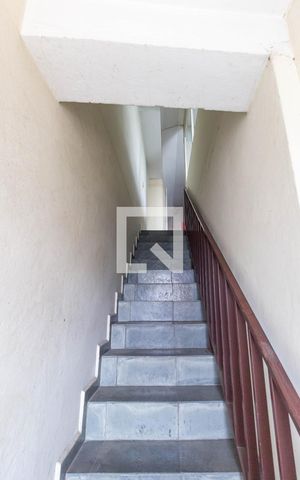 Casa para alugar com 400m², 5 quartos e 5 vagasEscada
