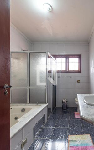 Casa para alugar com 400m², 5 quartos e 5 vagasBanheiro da Suíte 1
