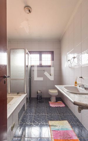 Casa para alugar com 400m², 5 quartos e 5 vagasBanheiro da Suíte 1