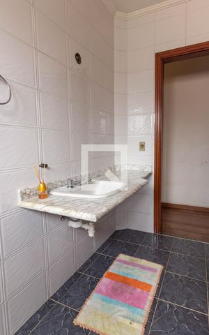 Casa para alugar com 400m², 5 quartos e 5 vagasBanheiro da Suíte 1