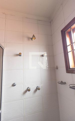 Casa para alugar com 400m², 5 quartos e 5 vagasBanheiro da Suíte 1