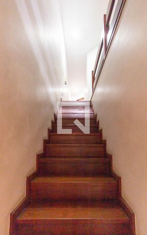 Casa para alugar com 400m², 5 quartos e 5 vagasEscada