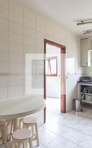 Casa para alugar com 400m², 5 quartos e 5 vagasCozinha