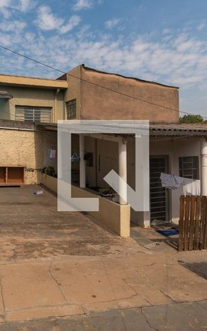 Casa à venda com 80m², 3 quartos e 2 vagas Casa à venda com 80m², 3 quartos e 2 vagasQuintal