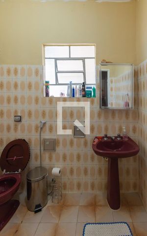 Casa à venda com 80m², 3 quartos e 2 vagas Casa à venda com 80m², 3 quartos e 2 vagasBanheiro