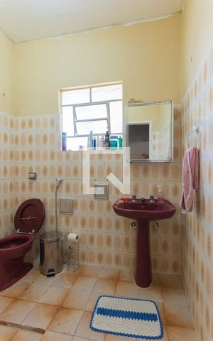 Casa à venda com 80m², 3 quartos e 2 vagas Casa à venda com 80m², 3 quartos e 2 vagasBanheiro