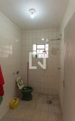 Casa à venda com 80m², 3 quartos e 2 vagas Casa à venda com 80m², 3 quartos e 2 vagasCasa 2- Banheiro