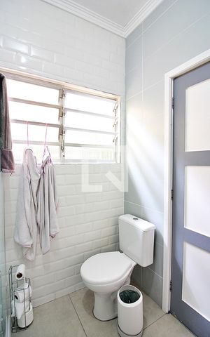 Casa à venda com 180m², 3 quartos e 2 vagasBanheiro Social