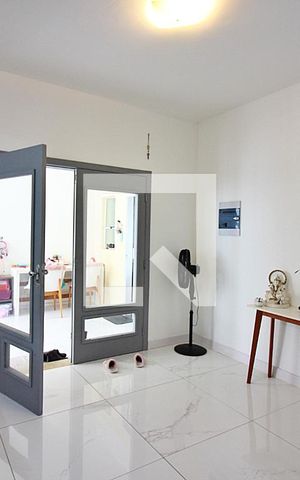 Casa à venda com 180m², 3 quartos e 2 vagasSala