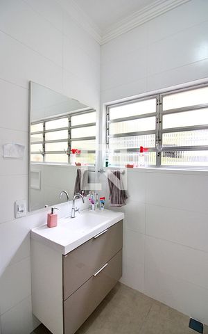 Casa à venda com 180m², 3 quartos e 2 vagasBanheiro do Quarto 1 - Suíte
