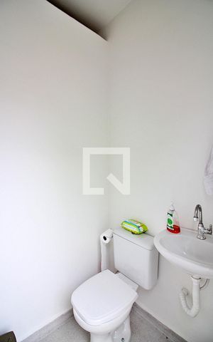 Casa à venda com 180m², 3 quartos e 2 vagasBanheiro de Serviço