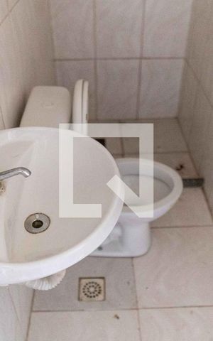 Casa à venda com 325m², 4 quartos e 4 vagas Casa à venda com 325m², 4 quartos e 4 vagasBanheiro de Serviço