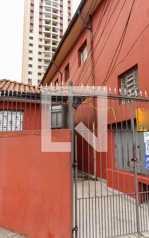 Casa para alugar com 25m², 1 quarto e sem vaga Casa para alugar com 25m², 1 quarto e sem vagaFachada