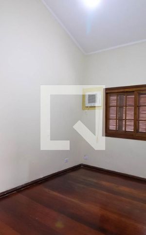 Casa à venda com 340m², 5 quartos e 8 vagas Casa à venda com 340m², 5 quartos e 8 vagasQuarto Suíte