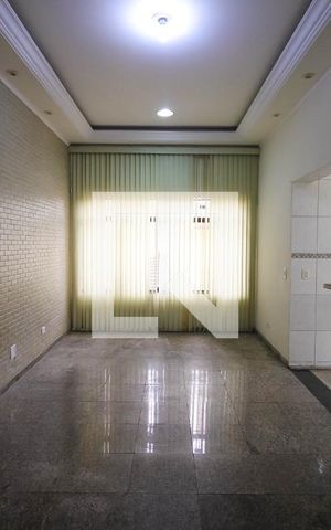 Casa à venda com 340m², 5 quartos e 8 vagas Casa à venda com 340m², 5 quartos e 8 vagasSala de Jantar