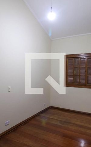 Casa à venda com 340m², 5 quartos e 8 vagas Casa à venda com 340m², 5 quartos e 8 vagasQuarto 3