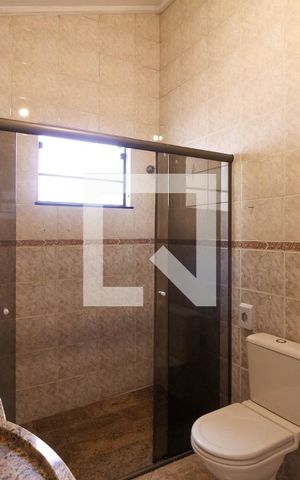Casa à venda com 340m², 5 quartos e 8 vagas Casa à venda com 340m², 5 quartos e 8 vagasBanheiro da Suíte