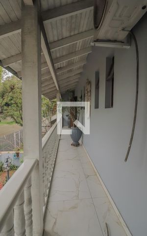 Casa à venda com 320m², 4 quartos e 3 vagasSacada dos quartos 