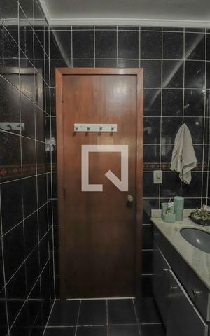 Casa à venda com 320m², 4 quartos e 3 vagasBanheiro 2