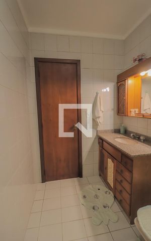 Casa à venda com 320m², 4 quartos e 3 vagasBanheiro