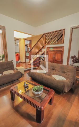 Casa à venda com 320m², 4 quartos e 3 vagasSala