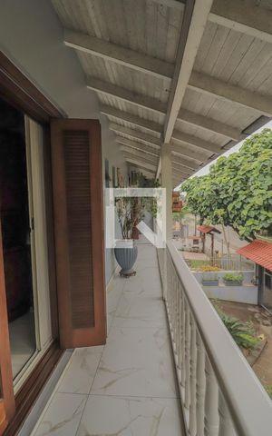 Casa à venda com 320m², 4 quartos e 3 vagasSacada dos quartos 