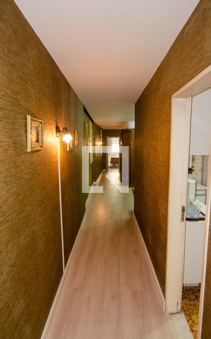 Apartamento à venda com 328m², 4 quartos e 2 vagas Apartamento à venda com 328m², 4 quartos e 2 vagasCorredor