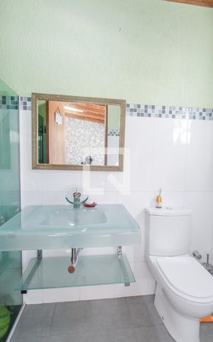 Casa à venda com 225m², 4 quartos e 3 vagasBanheiro 2