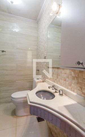 Casa à venda com 225m², 4 quartos e 3 vagasBanheiro 1