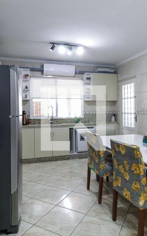 Casa à venda com 225m², 4 quartos e 3 vagasCozinha