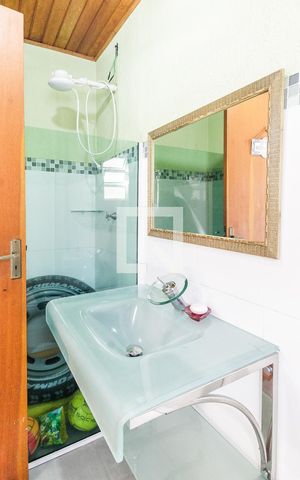 Casa à venda com 225m², 4 quartos e 3 vagasBanheiro 2